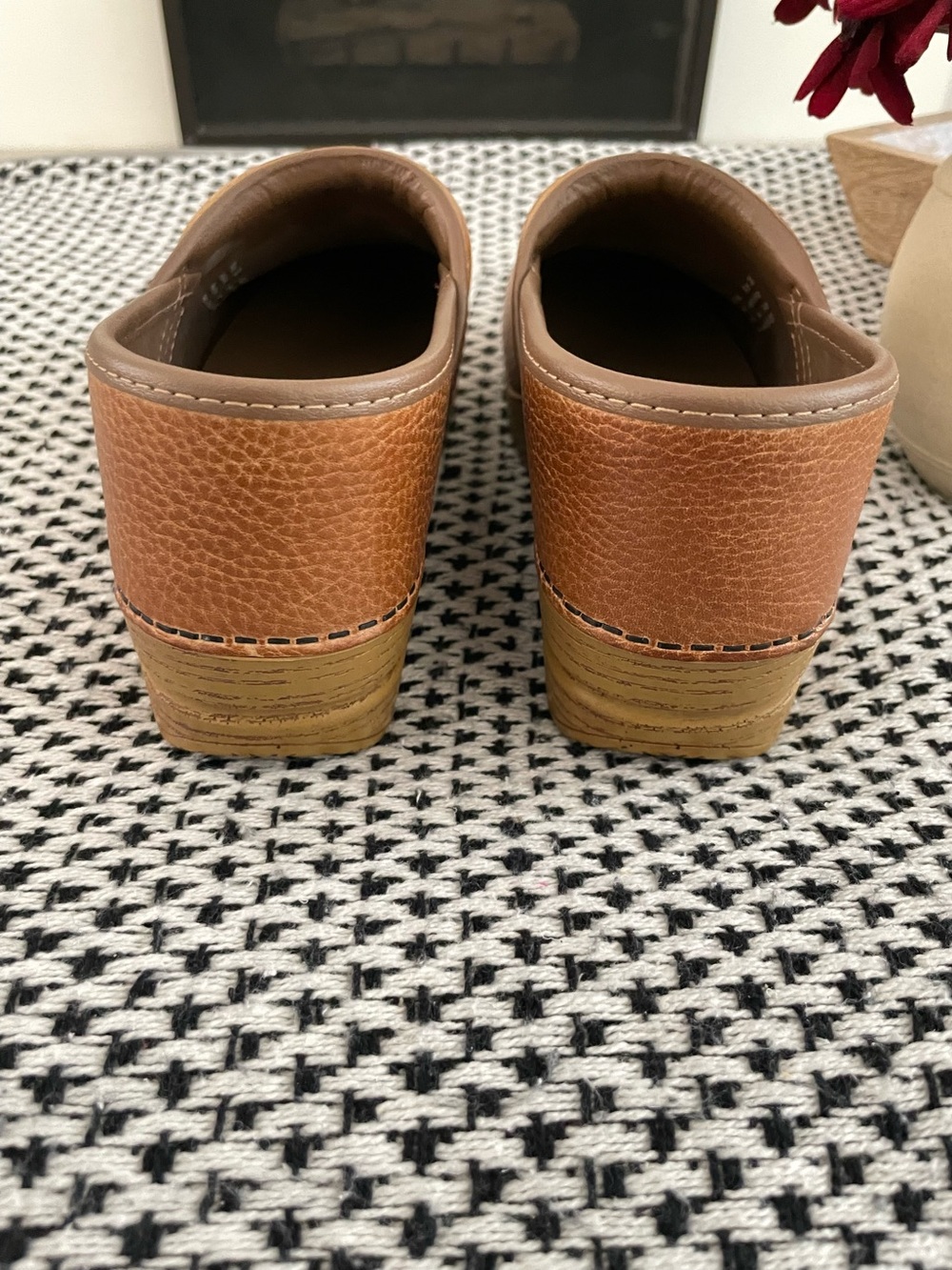 Dansko Pro Honey Clogs Distressed Burnished Leather Size 8 Beige Tan - Picture 7 of 11